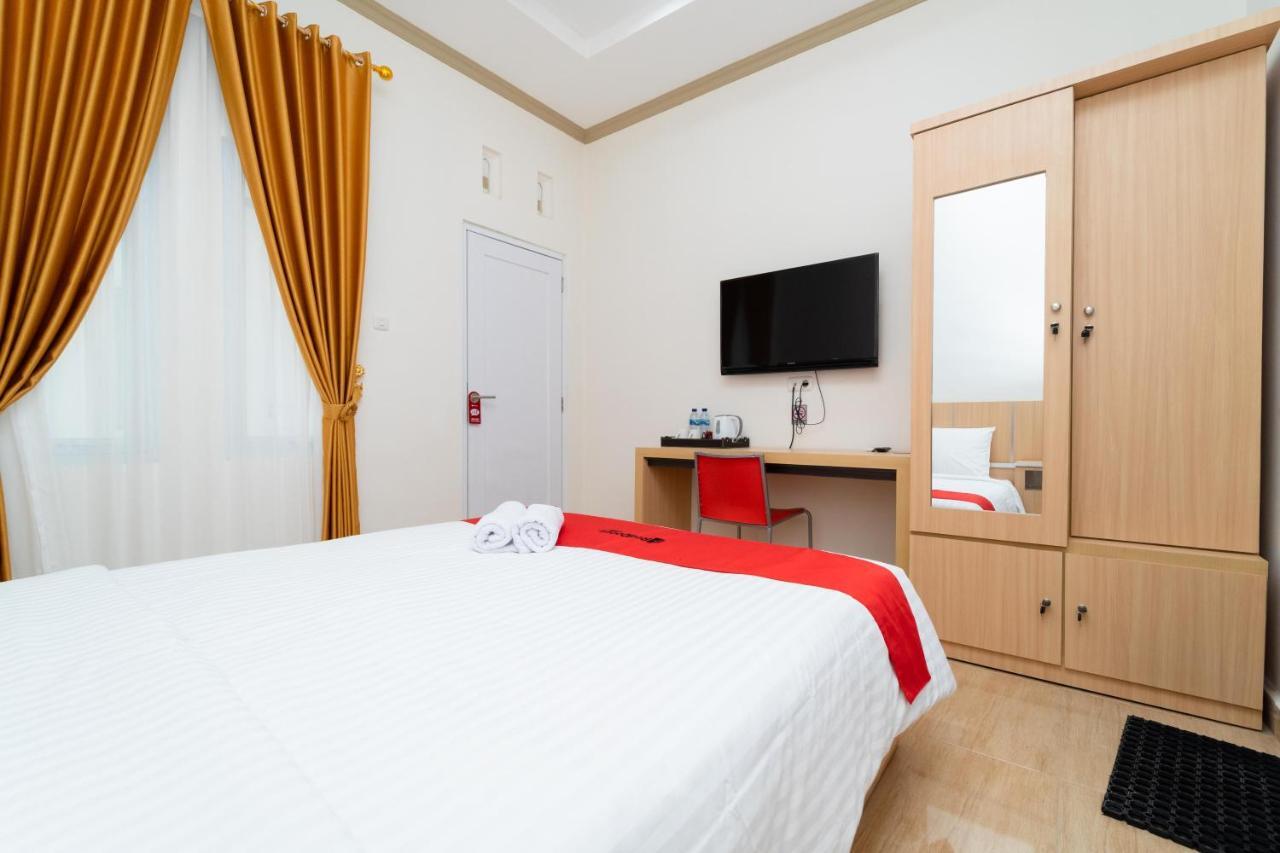 เรดดอร์ซ เนียร์ กรียา อะกุง ปาเลมบัง Hotel Talang Kelapa ภายนอก รูปภาพ