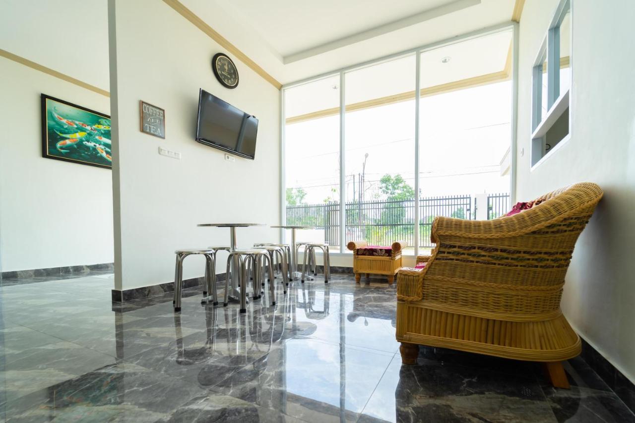 เรดดอร์ซ เนียร์ กรียา อะกุง ปาเลมบัง Hotel Talang Kelapa ภายนอก รูปภาพ